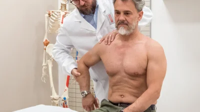 Visita fisiatrica: test di mobilità e forza della spalla con esame clinico guidato, Progetto Salute Capriate San Gervasio