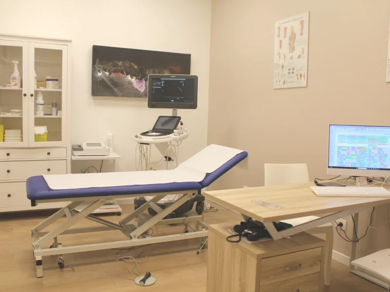Ambulatorio con lettino visita, ecografo e postazione medica presso Poliambulatorio Progetto Salute a Capriate San Gervasio (BG)